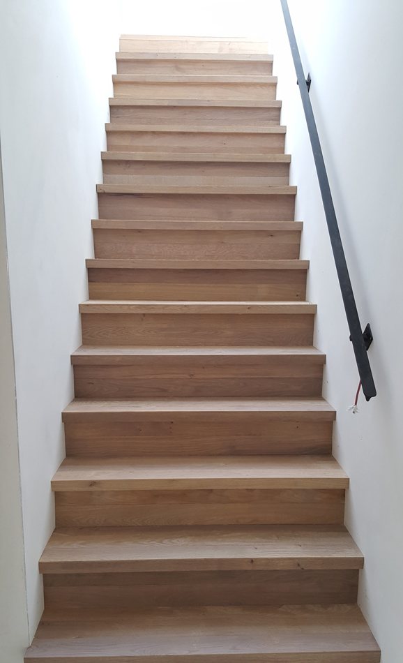 gemakkelijk te kwetsen ik luister naar muziek Onderscheid Hout op je trap: maatwerk houten trapbekleding | Vloerenland